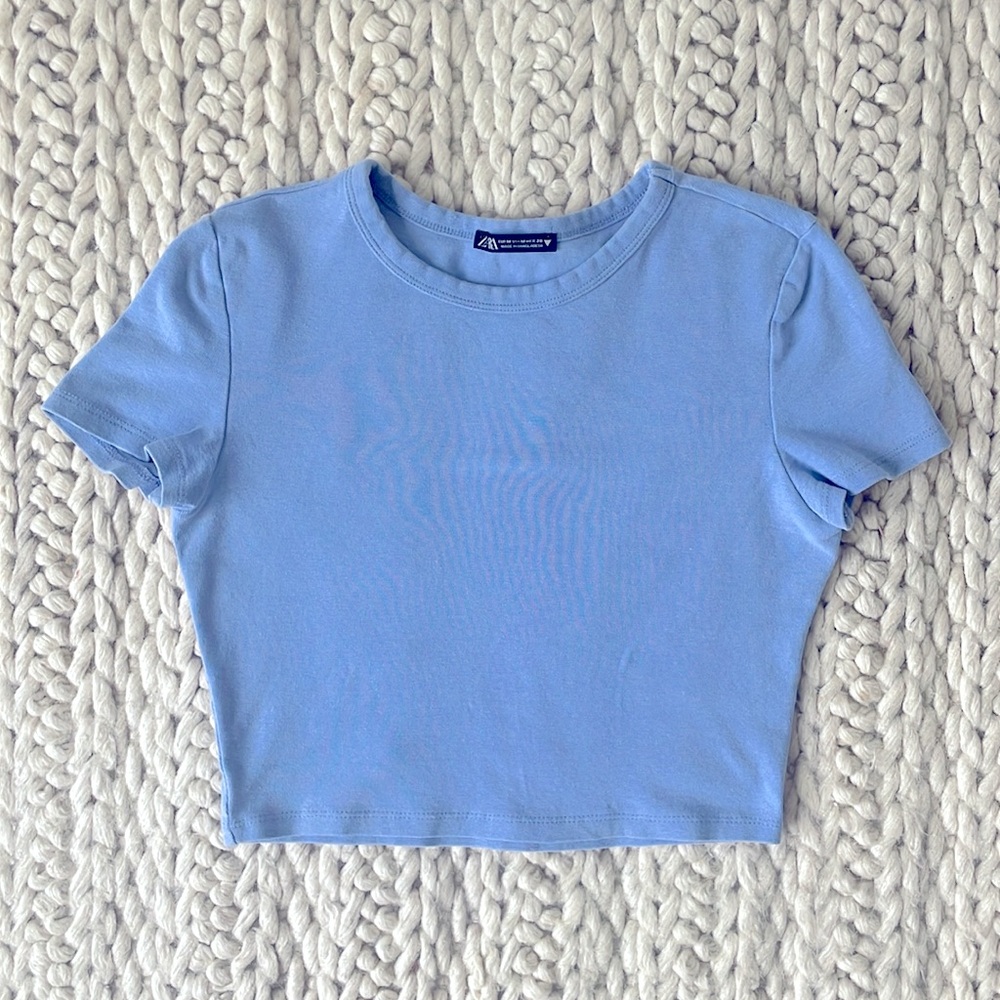ZARA Cropped Baby Tee in Light Blue - Size: M
